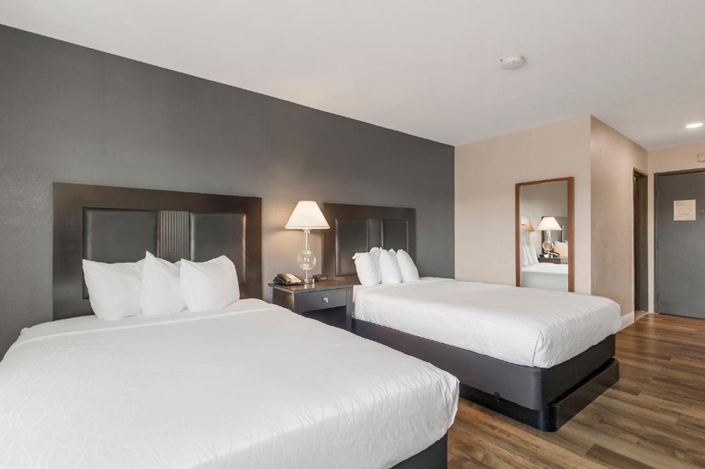 Suite with Two Double Beds - Non-Smoking interior